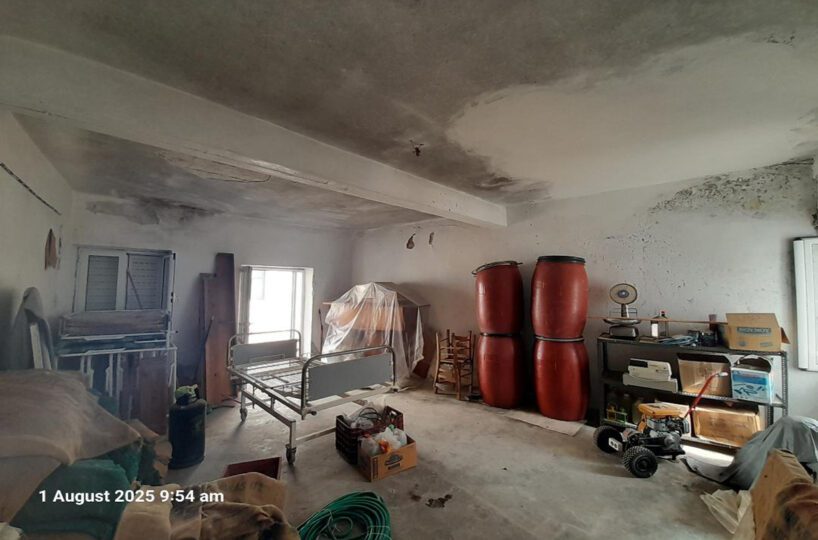 Bargain-Offer-House-Top-Floor