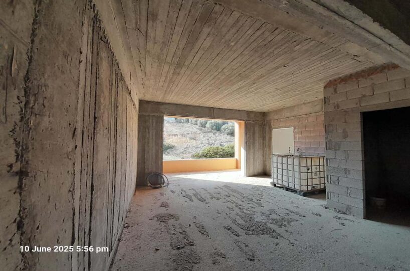 Whole-Enforced -Building-Impressive-Apartment