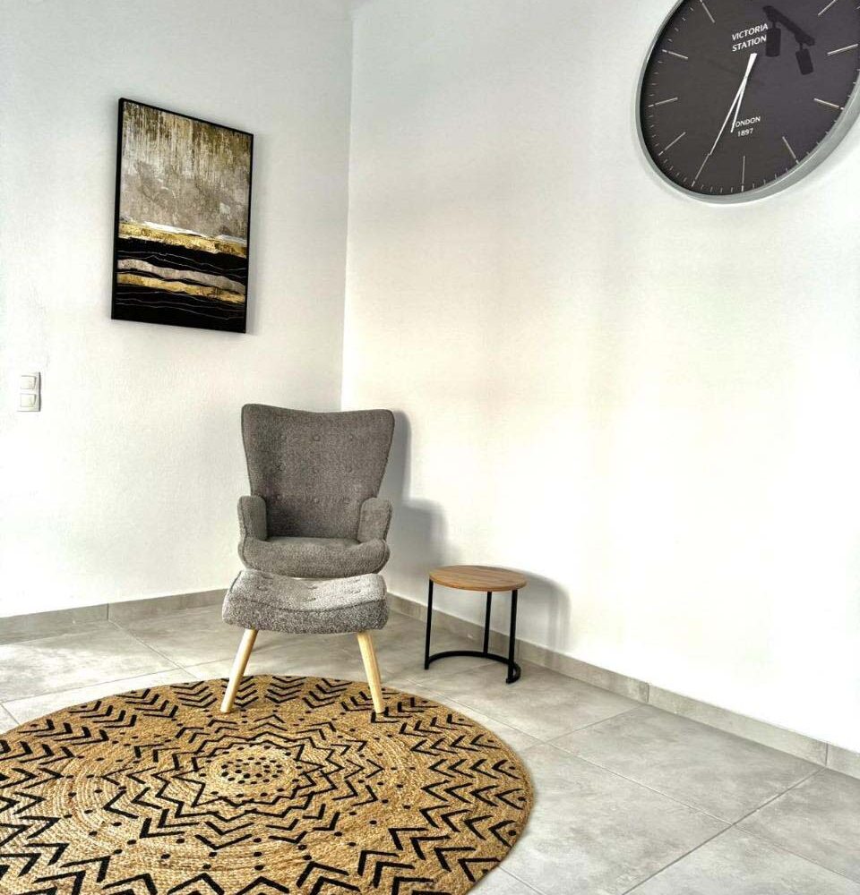 Detached-House-Chair