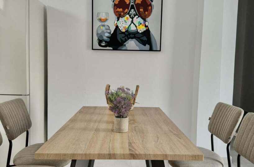 Detached-House-Garden-Dining