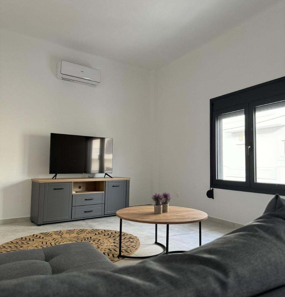 Detached-House-Garden-Lounge