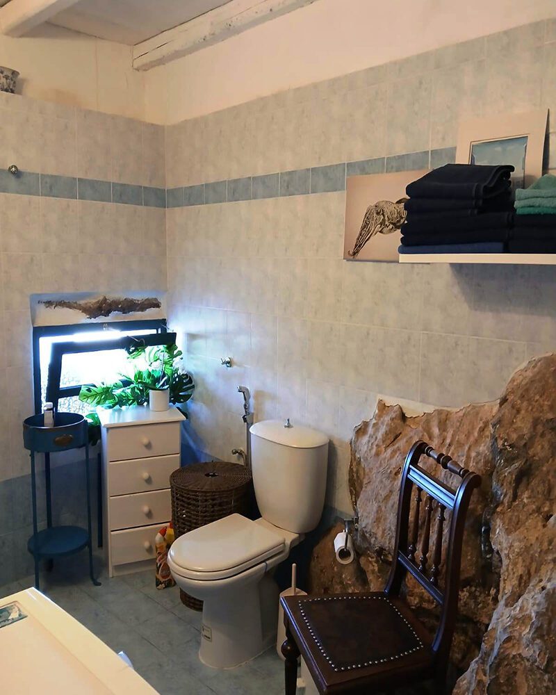 Stylish-Wonderful-Bathroom