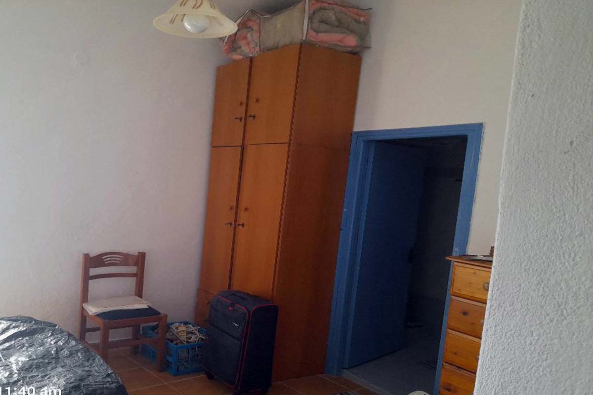Sklavi-One-Bedroom-Wardrobe