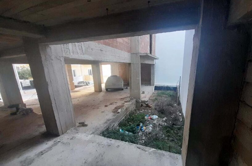 Ημιτελές-Κτίριο-Ακάλυπτος-1