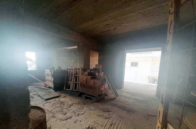 Ημιτελές-Κτίριο-Μπαλκόνι