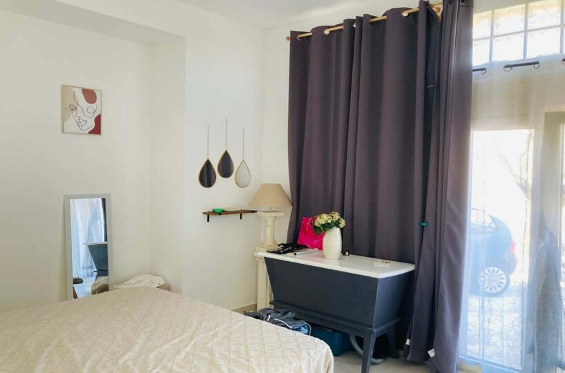 Architect-Design-Country-Bed