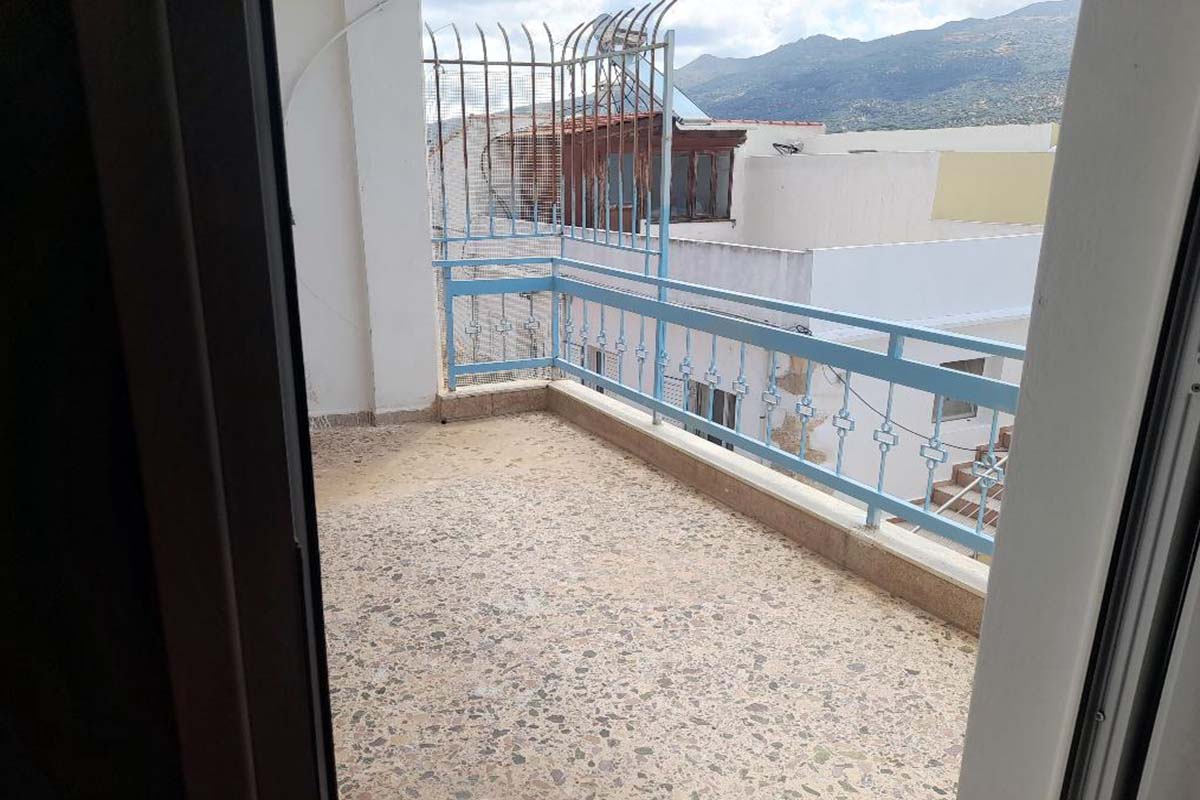 Diamerisma-Isogeio-Balcony