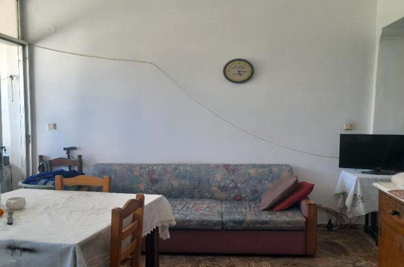 Diplokatoikia-Piskokefalo-Upstairs