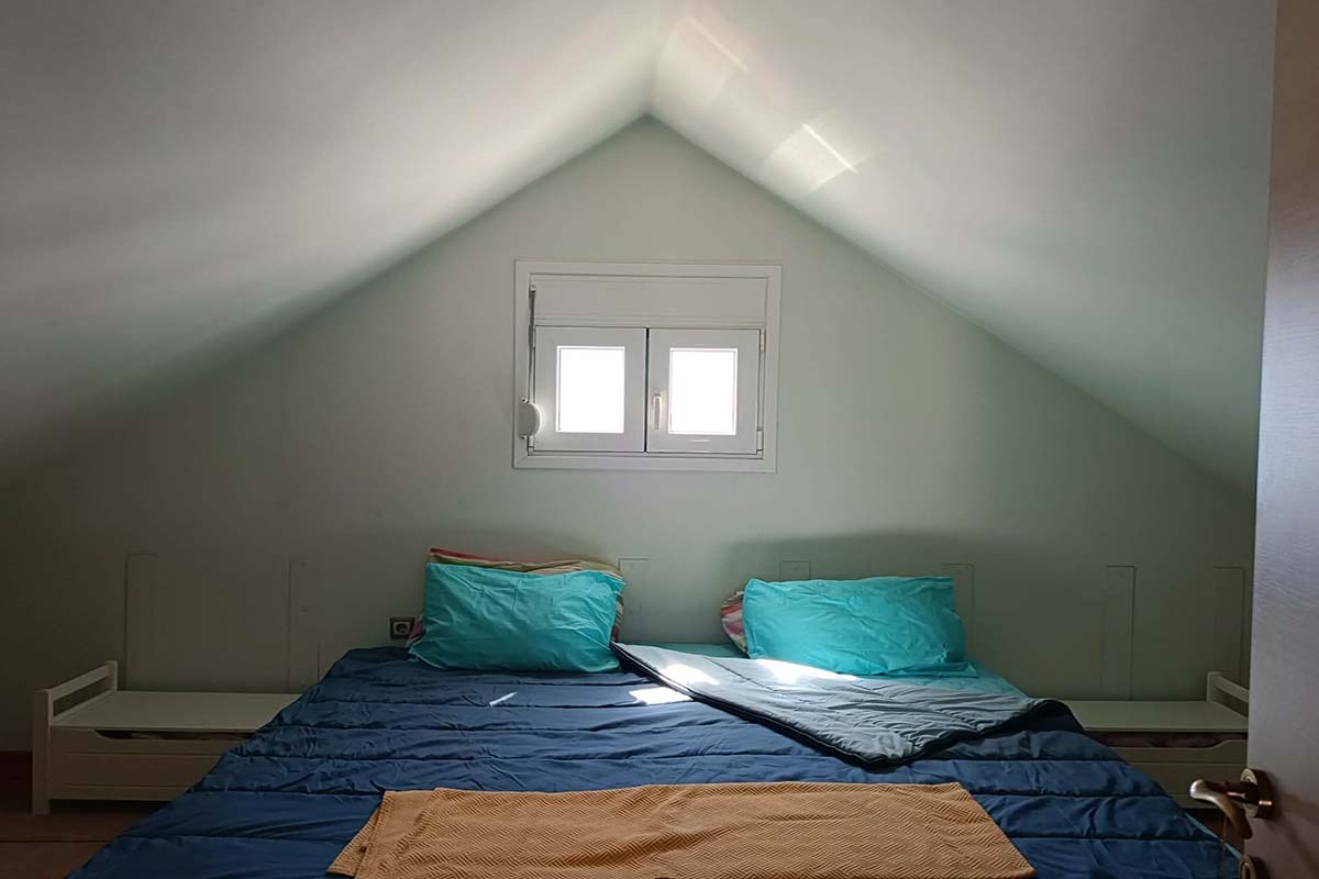 Makri-Yialos-Upstairs-Bedroom