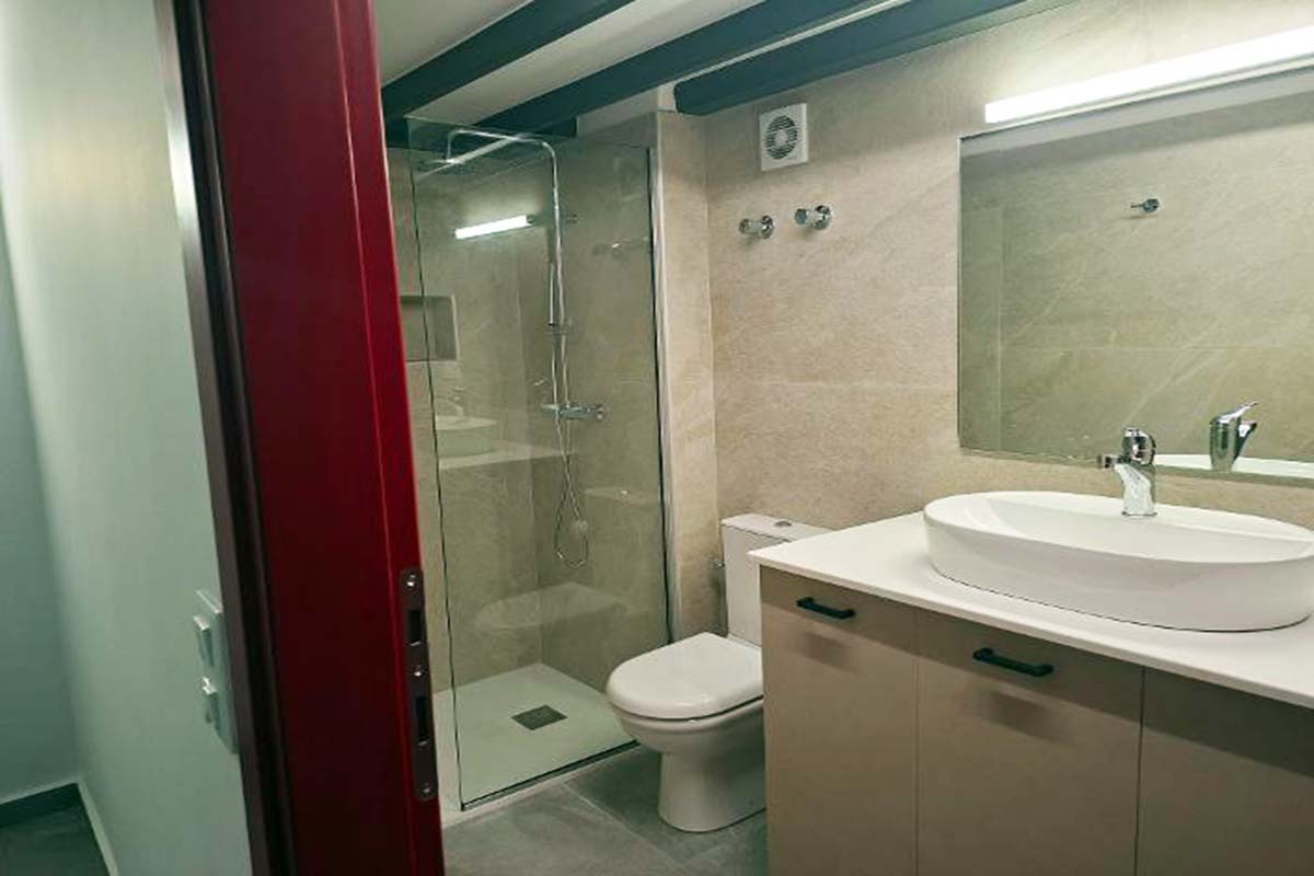 Lux-Sitia-Center-Ground-Floor-Shower