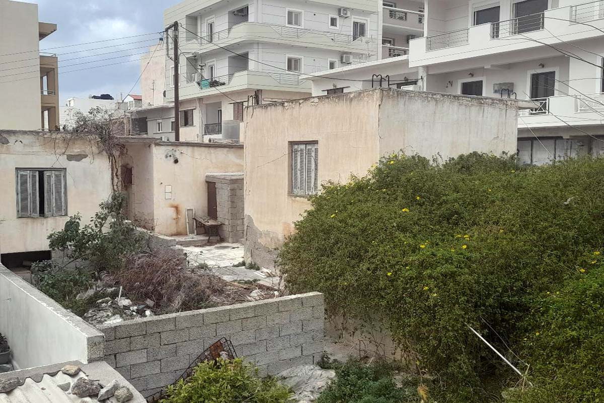 Οικόπεδο-κτίσματα-όψεις